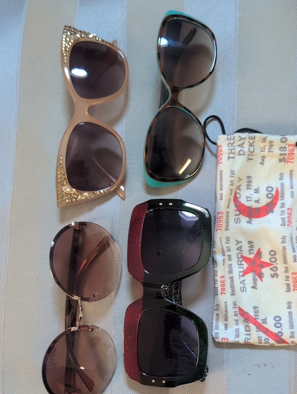 Fashion Women's Oversized Sunglasses - Pink, Teal, Black Mix